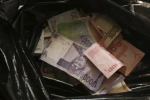 Cash payment for harbour fee and cidomo ride in Gili Trawangan
